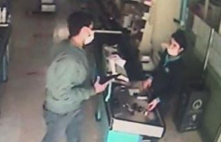 Kurusıkı tabancayla market soygunu kamerada