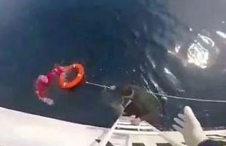 Kuşadası Körfezi’nde tekne battı, içindeki...
