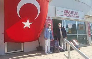 Kuşadası’nda muhtarlara ve hayvanseverlere kedi-köpek...