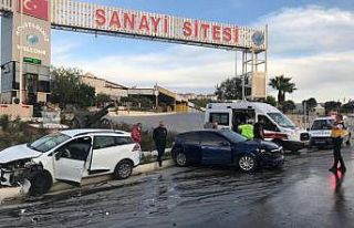 Kuşadası’nda trafik kazası: 2 yaralı