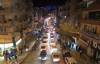 Kuşadası’nda trafik kilitlendi, fırın ve marketler...