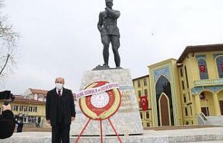 Kütahya’da çelenk sunma töreni