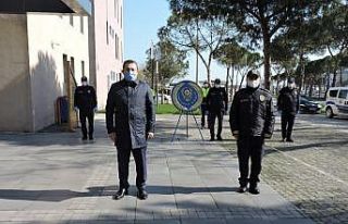 Lapseki’de sosyal mesafeli çelenk töreni