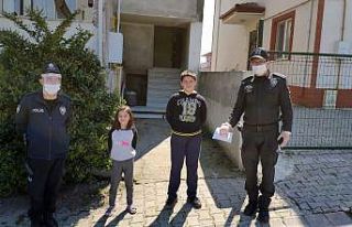 Laptop almak için biriktirdikleri parayı kampanyaya...