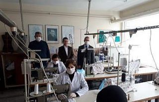 Liseli öğrencilerden maske üretimi