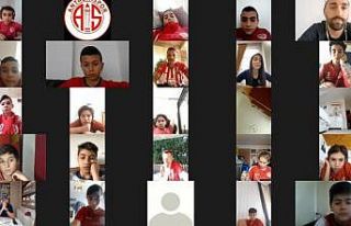 Lukas Podolski’den gençlere tavsiyeler