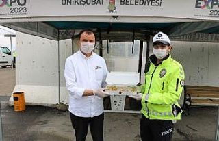 MADO’dan polislere tatlı ikramı