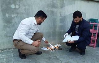 Mahallenin borcunu ödeyip veresiye defterini yaktırdı