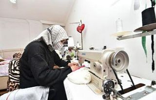 Mamaklı hanımlar iş hünerlerini evde sergiliyor