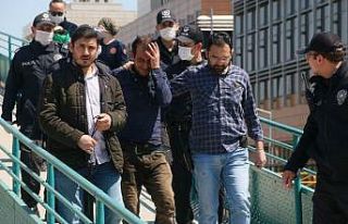 Manisa’da elindeki bıçakla üst geçidi kapatan...