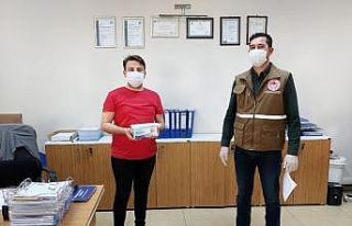 Manisa’da iş yerlerine maske dağıtımı başladı