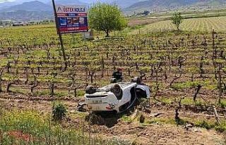 Manisa’da takla atan araç üzüm bağına uçtu:...