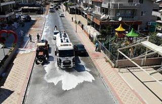 Marmaris’te sokaklar dezenfekte edildi