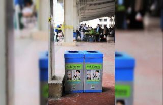 Maske ve eldivenler atık kutusunda toplanıyor