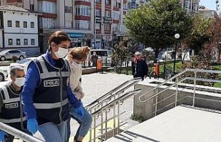 Maskelerle girdikleri evden 4 bin lira çaldılar