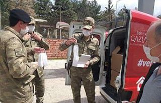 Mehmetçiğe maske desteği