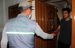 Menteşe Belediyesi evlere Türk Bayrağı, maske...