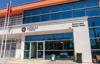 Meram Belediyesi, tekstil atölyesinde maske üretimine...