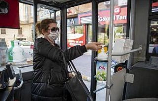 Mersin Büyükşehir Belediyesi ücretsiz maske dağıtıyor