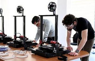 Mersin’de 3D yazıcılarla maske üretiliyor