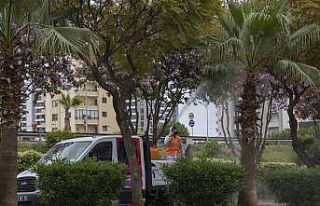 Mersin’de belediye ekipleri yasak sürecinde de...