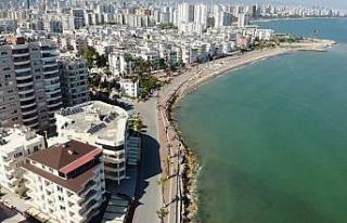 Mersin’de cadde ve sokaklar boş kaldı
