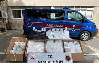 Mersin’de izinsiz maske ve tulum üretilen depoya...