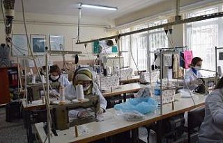 Meslek lisesi öğretmenlerinden maske üretimi