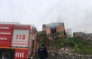 Metruk binadaki yangın itfaiye ekiplerince söndürüldü