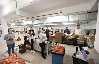 Mezitli Belediyesi çalışanlarından gönüllü...