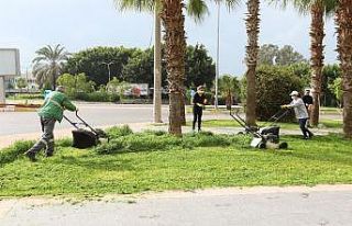 Mezitli’de parklar ve sosyal alanlarda bakım çalışması