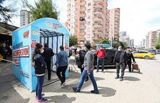 Mezitli’de pazar yerlerine dezenfektan tüneli yerleştirildi