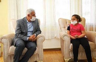 Milli Dayanışma Kampanyası’na kumbarasındaki...