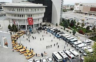 Minibüsçü ve taksici esnafına törenle maske dağıtımı...
