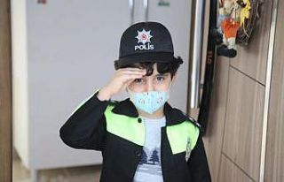 Minik Baturalp, kumbarasındaki parayı "Milli...