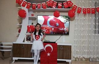 Minik Defne, İstiklal Marşı’nın 10 kıtasını...