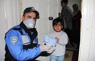 Minik Ebubekir, kumbarasındaki 23 TL’yi bağışladı