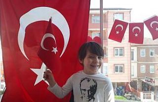 Minikler 23 Nisan evde kutladı