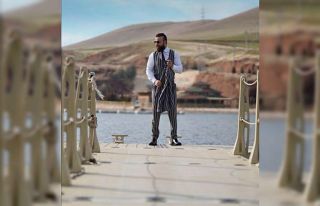 Model Hikmat Kucher 100 aileye gıda yardımında...