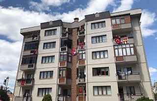 Moral otobüsünden söylenen marşlar ilçe sakinlerini...