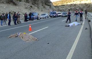 Motosiklet bariyerlere çarptı: 2 ölü