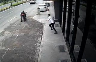 Motosikleti çalan hırsıza meydan dayağı