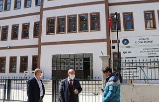 Müdür Başyiğit, Evliya Çelebi İlkokulu inşaatında...