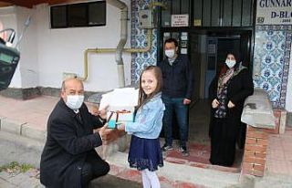 Müdür Başyiğit’ten 23 Nisan’da doğan öğrencilere...