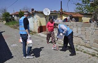 Muratlı ilçesinde 300 aileye yardım paketi