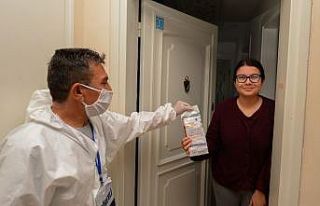 Muratpaşa’da maske dağıtımı sürüyor