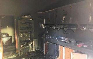 Mutfağı küle çeviren yangından kimsenin haberi...