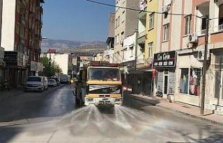 Mut’ta sokaklar ve iş yerleri dezenfekte ediliyor