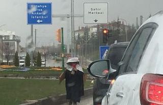 Ne yağmur ne de virüs tehlikesi ‘dilenmekten’...