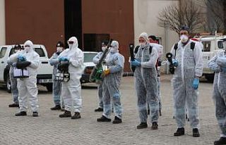 Nevşehir Belediyesi, dezenfekte çalışmalarını...